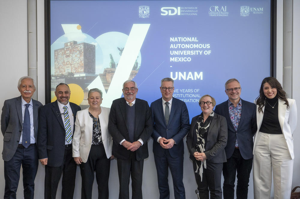 From left to right: Prof. Manuel Torres Labansat, Prof. Alejandro Velázquez Montes, Prof. Patricia D. Dávila, Prof. Enrique Graue Wiechers, Prof. Günter M. Ziegler, Prof. Verena Blechinger-Talcott, Herbert Grieshop, and Andrea Guillén de la Rosa.