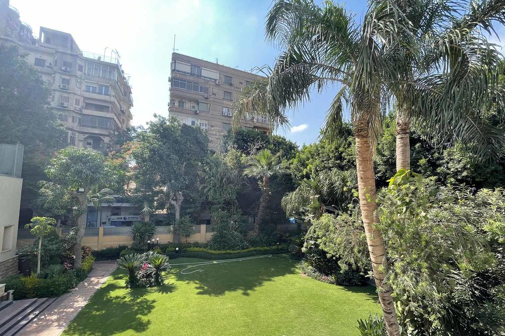 When Hoda El-Mahgoub receives guests in her office, she first takes them through the garden on the DAAD grounds in Cairo, where the liaison office is also located.
