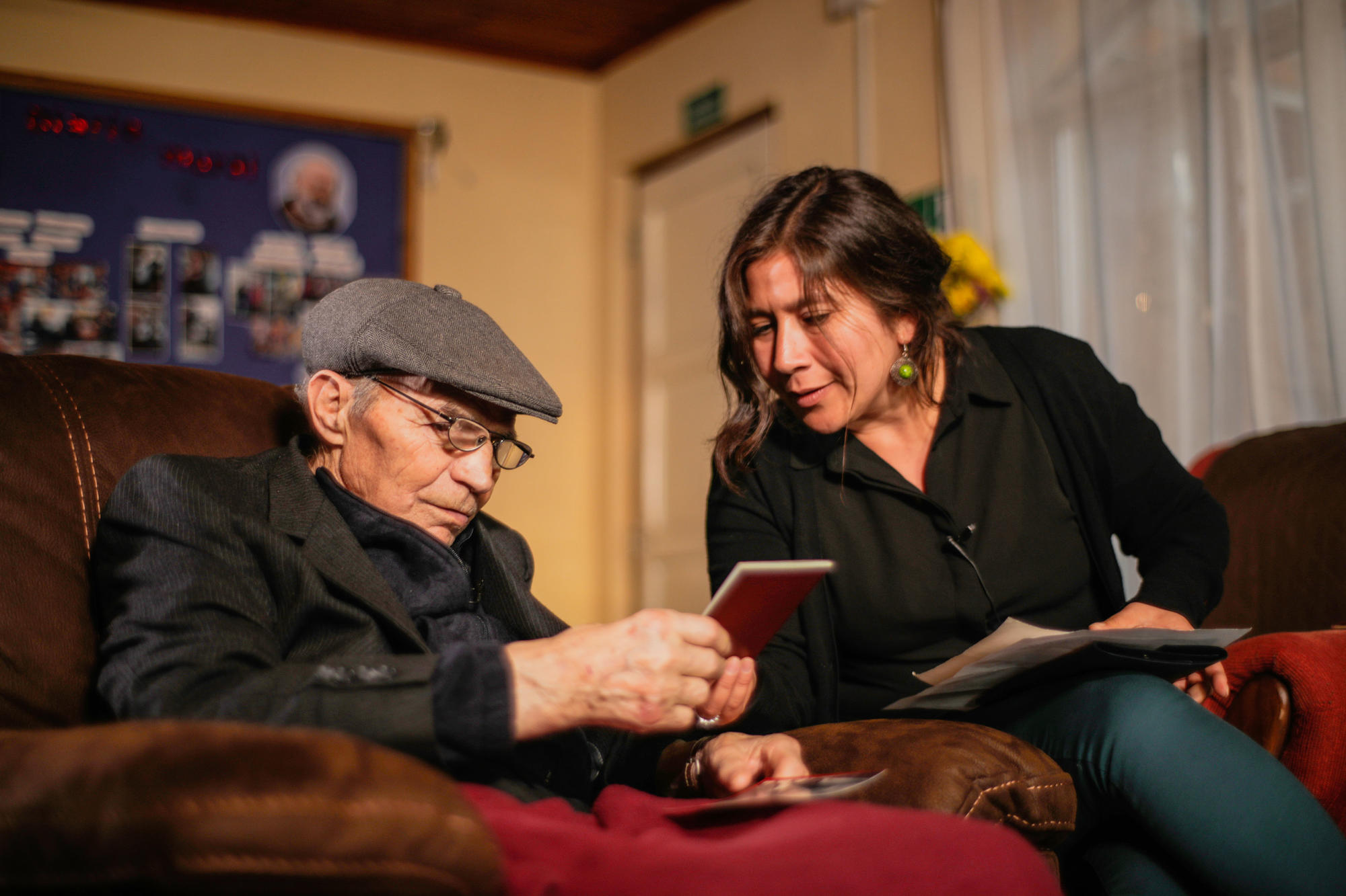 Remembrance work: Former political prisoner Mile Mavroski is interviewed by Evelyn Hevia of the archive team.