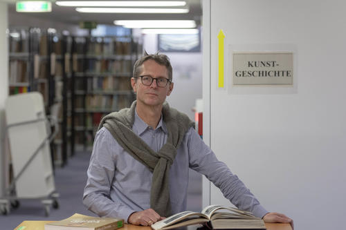 An expert on the history of the Franciscan Order: Professor Thomas Ertl researches the High and Late Middle Ages at Freie Universität.