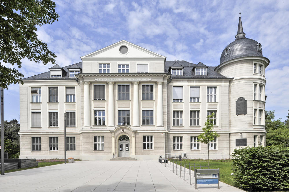 A great moment in science, full of ambivalence: Today the Hahn-Meitner Building, where nuclear fission was discovered, houses the Institute of Biochemistry at Freie Universität Berlin.