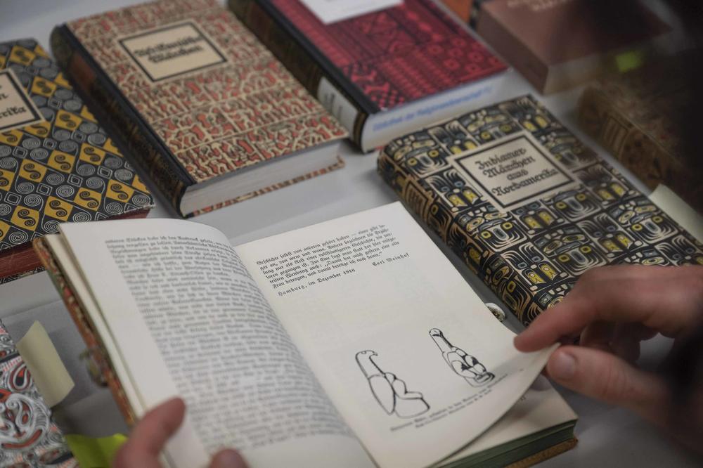 Stories as looted cultural property? Students at Freie Universität are examining literature.