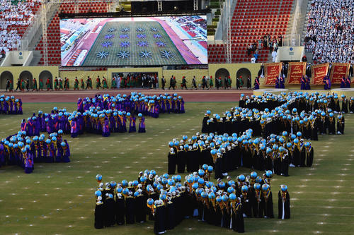 The dancers are continuously forming different images. A complete view of the stadium can be seen on the large screen.