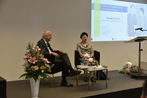 The first Kim Dae Jung Lecture at the Institute for Korean Studies was held by former Prime Minister of South Korea, Han Myeong-Sook. Following her presentation, she conversed with a former German Ambassador to Seoul, Norbert Baas.
