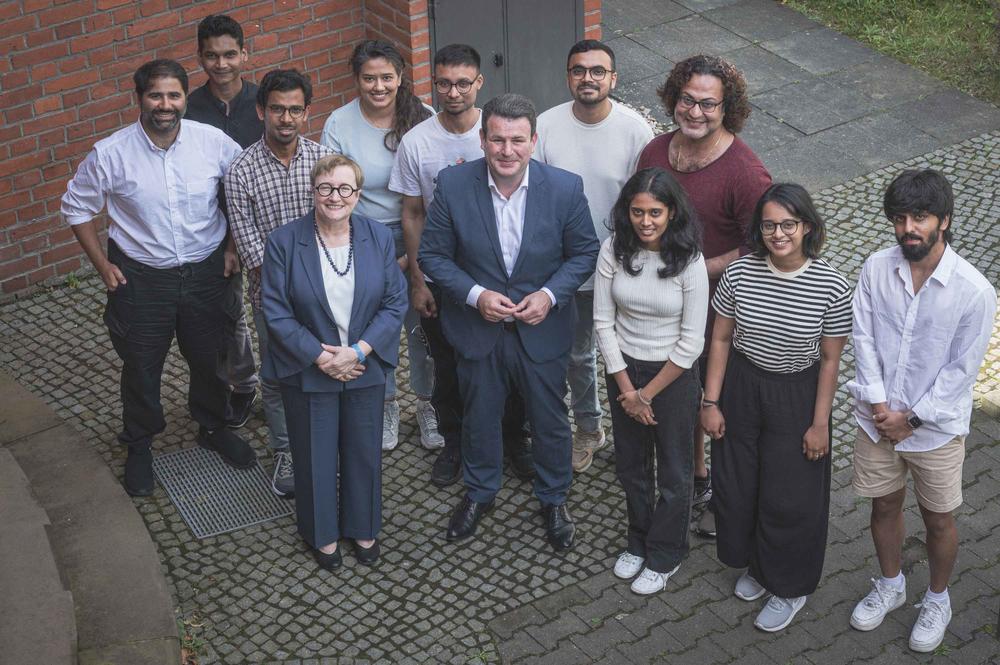 Hubertus Heil and Verena Blechinger-Talcott discussed the benefits and challenges of working and studying in Germany with Indian students at Freie Universität Berlin.
