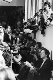First Volksuni at Freie Univ. Berlin, May 23-26, 1980. The Volksuni was devoted to the power of labor, critical research, women's lib, the Green movement, the student movement, and alternative culture. Here, students in an overflowing lecture hall.