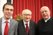 Pictured left to right: Professor Paul Nolte, who gave the laudation speech, Freedom Award winner Władysław Bartoszewski, and Professor Dieter Lenzen, who at the time was the president of Freie Universität Berlin.