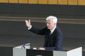 The former President of the Federal Republic of Germany Richard von Weizsäcker  gave the welcome address at the ceremony for Kim Dae-jung.