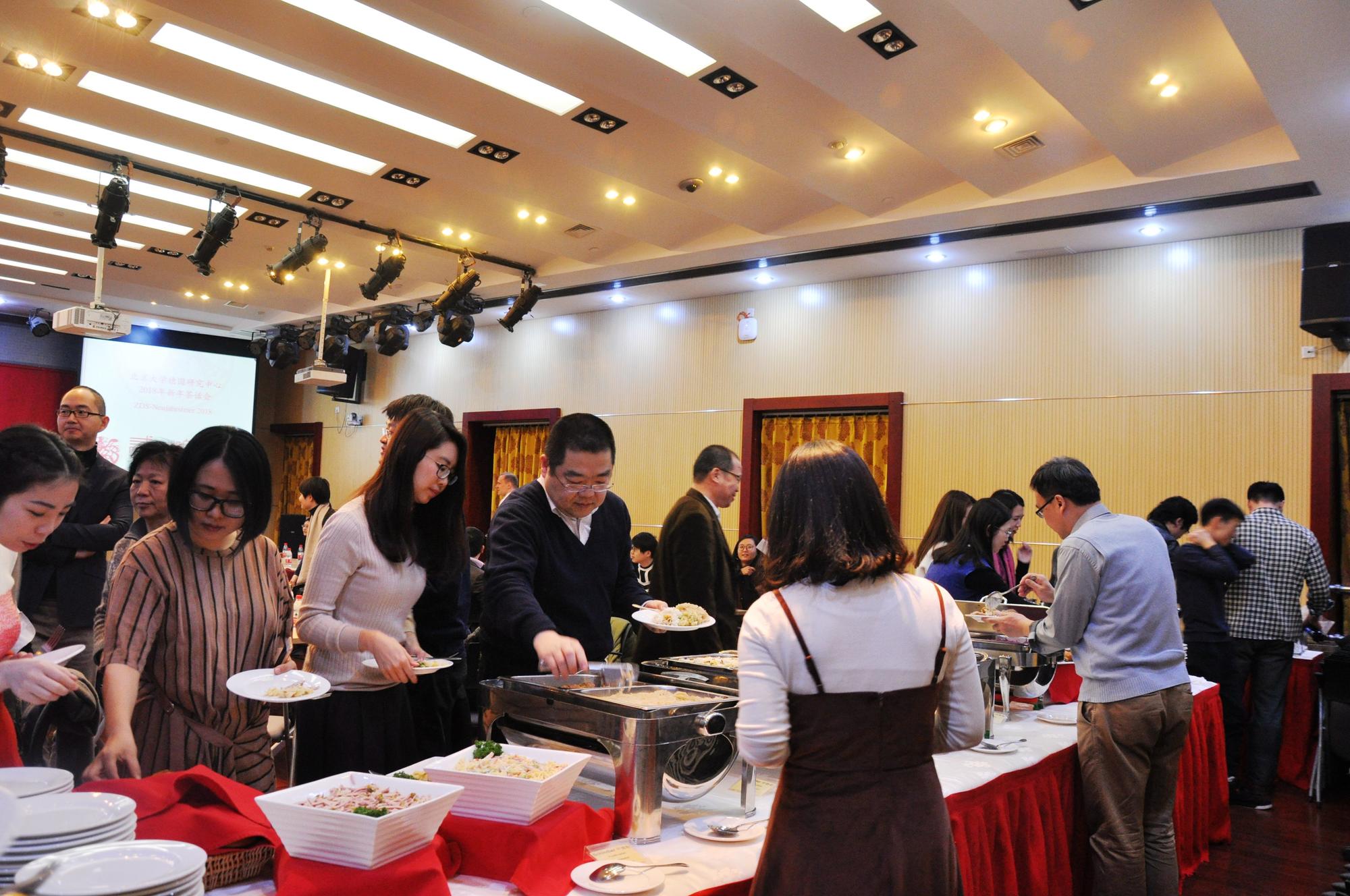 After the stage program, the guests enjoyed the buffet.