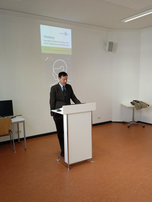 Prof. Dr. Klaus Mühlhahn, vice-president of Freie Universität, welcoming the workshop participants.