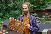 Vasilij Vitriak is being trained at Freie Universität to become a beekeeper.
