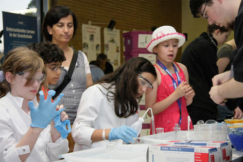 Die Freie Universität ermöglicht mit vielfältigen Aktivitäten und Angeboten Kindern frühzeitig einen Zugang zur Wissenschaft