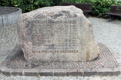 Gedenkstein, Todesopfer an der Berliner Mauer, Bernauer Straße 69-70, Berlin-Gesundbrunnen, Deutschland.