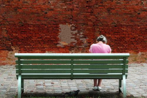 Vor allem Frauen sind von Altersarmut bedroht. Ein Problem, das Wissenschaft und Politik beschäftigt.