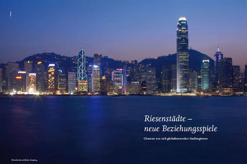 Silhouette des nächtlichen Hongkong.
