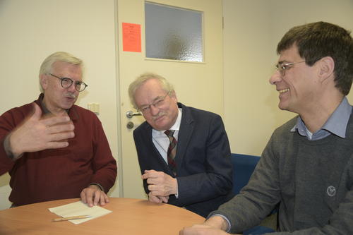 Viel geschafft: Roland Zieschank, Martin Jänicke und Klaus Jacob (v.l.) blicken zurück auf die 30-jährige Geschichte des Forschungszentrums für Umweltpolitik.