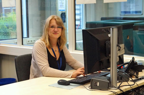 Sturmerprobt in der ZEDAT: Lisa Cordewinus macht es Spaß, Studierende bei der Arbeit in den PC-Pools der Rost- und Silberlaube zu unterstützen.