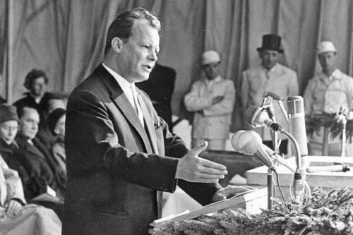 Willy Brandt, damals Regierender Bürgermeister Berlins, legte 1959 den Grundstein für das Klinikum.