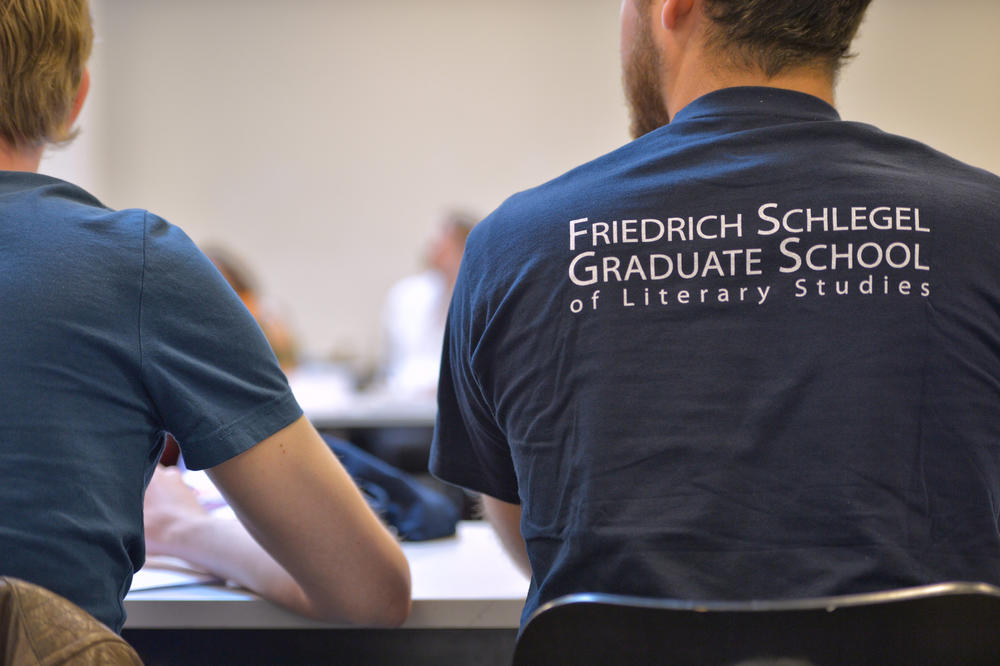 An der Friedrich-Schlegel-Graduiertenschule durchlaufen die Promovendinnen und Promovenden ein strukturiertes Promotionsprogramm.