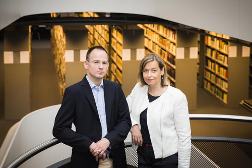 Andrew James Johnston und Anita Traninger, Professor und Professorin für Literaturwissenschaft an der Freien Universität Berlin sind Sprecher und Sprecherin des Clusters.