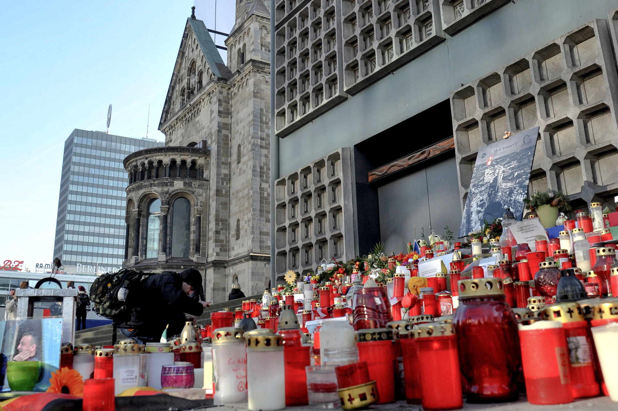 Stilles Gedenken: Am 19. Dezember 2016 steuerte der Terrorist Anis Amri einen Lastwagen in eine Menschenmenge auf dem Weihnachtsmarkt am Breitscheidplatz. 12 Menschen starben, mehr als 50 wurden verletzt.