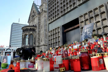 A moment of silence: On December 19, 2016, terrorist Anis Amri drove a truck into a crowd of people at the Christmas market on Berlin’s Breitscheidplatz. Twelve people were killed, and more than 50 were injured.