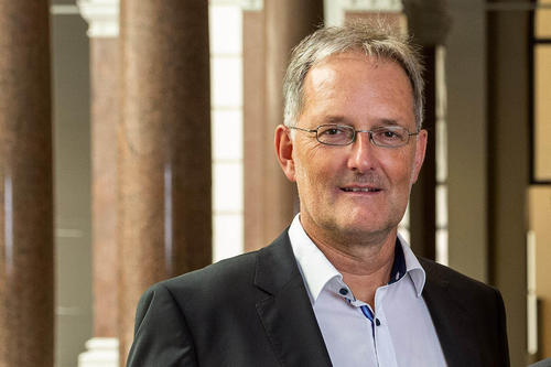 Christof Schütte ist Professor für Biocomputing und Sprecher des Exzellenzclusters MATH+.