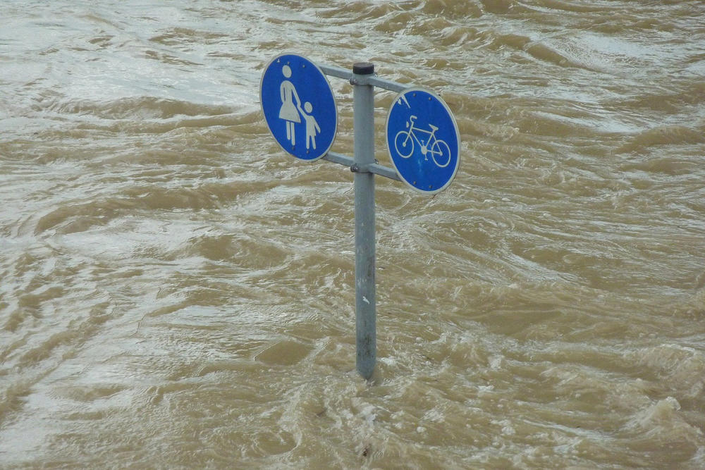 Wie können Menschen vor Extremwetterereignissen gewarnt und geschützt werden?