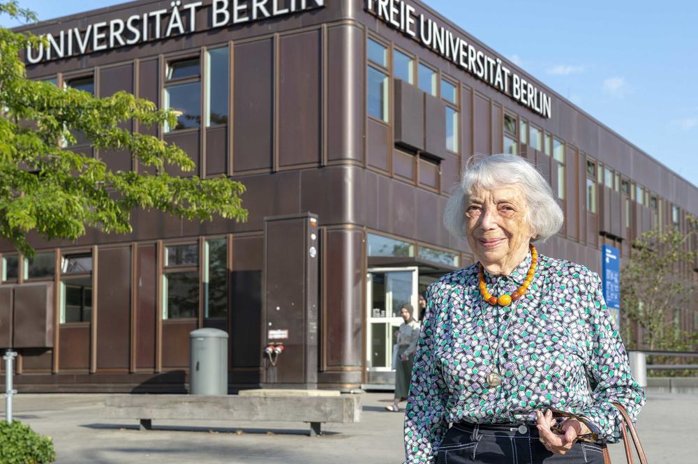 Ehrendoktorwürde: Knapp drei Jahre nach ihrem Besuch an der Freien Universität Berlin erhält Margot Friedländer die Auszeichnung. Das Foto zeigt sie im August 2019.