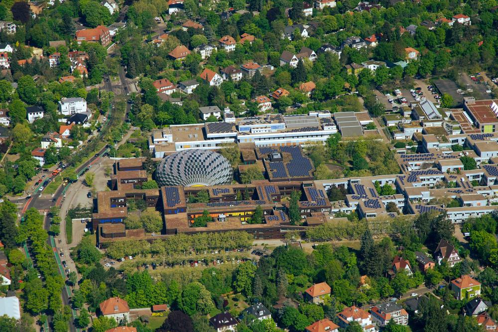 Luftbild vom Campus der Freien Universität mit Rost- und Silberlaube und Philologischer Bibliothek