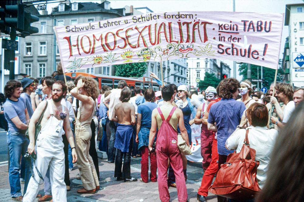 Protestierende beim „Homolulu“-Protestmarsch am 28. Juli 1979 in der Innenstadt von Frankfurt am Main