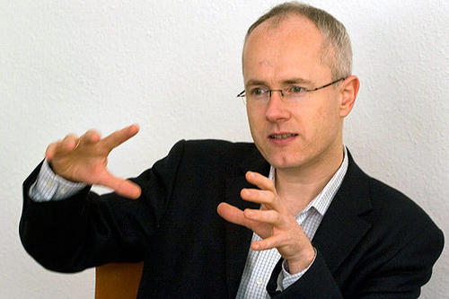 Informatik-Professor Jochen Schiller ist Projektleiter des neu gegründeten "Forschungsforums Öffentliche Sicherheit".