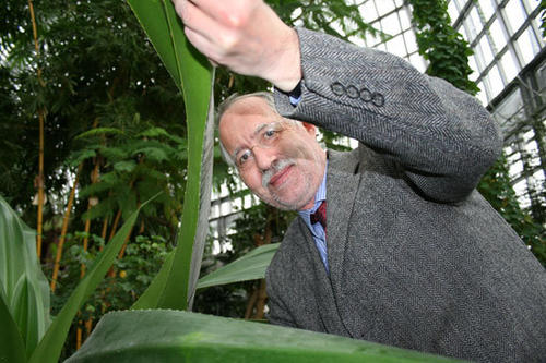 Biologe durch und durch: Hans Walter Lack ist fasziniert von der Pflanzenwelt. Für seine Arbeit wurde er mehrfach ausgezeichnet.