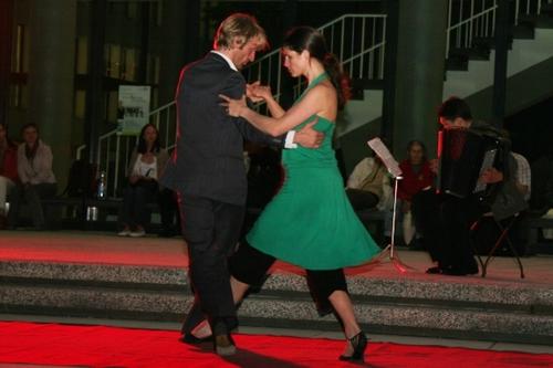 Einen Tango-Schnupperkurs mit Performance gibt's im Lateinamerika-Institut.