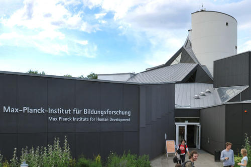 Spitzenforschung seit fast 50 Jahren: Das Max-Planck-Institut für Bildungsforschung. Wissenschaftler des MPI kooperieren eng mit der Freien Universität.