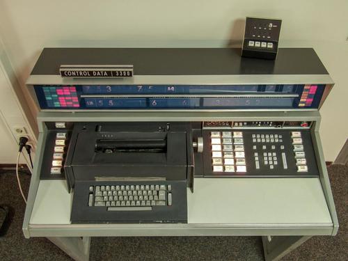 A control console of the Central Computing Services (ZEDAT)