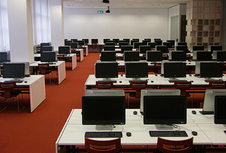 Blick in den Saal des E-Examination Center