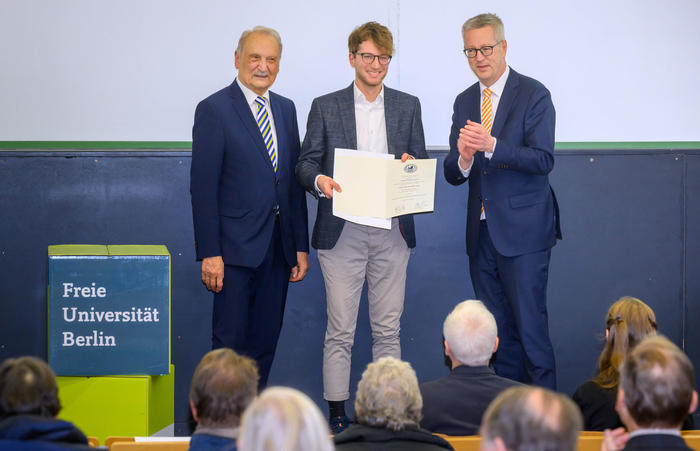 Peter Lange, Preisträger Timon Forster, Präsident Günter M. Ziegler