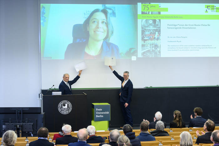 Peter Lange, Preisträgerin Chiara Pasquini (digital zugeschaltet), Präsident Günter M. Ziegler