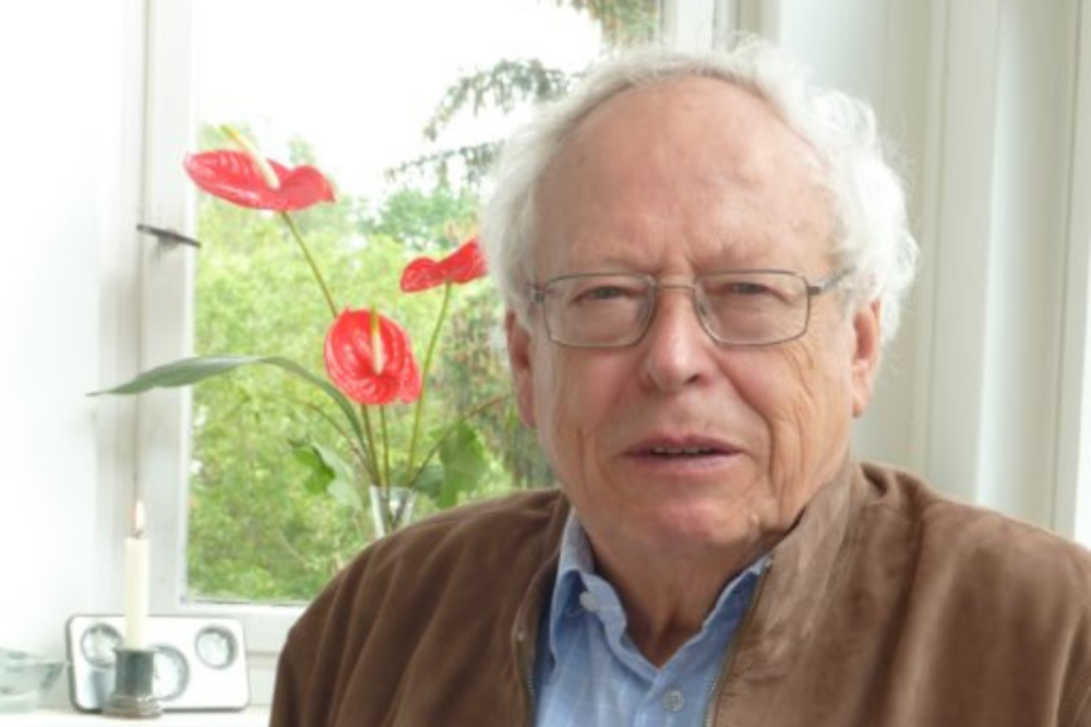 Prof. em. Hartmut Eggert studierte, promovierte und habilitierte an der Freien Universität Berlin.