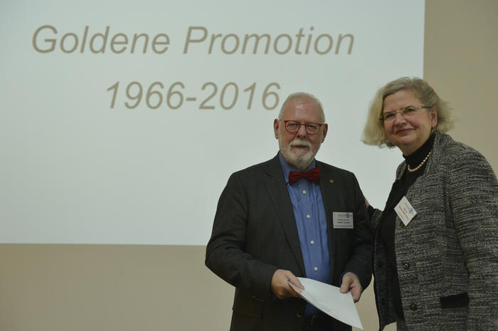 Professor Heimann bei der Verleihung seiner Goldenen Promotionsurkunde an der Freien Universität im Jahr 2016