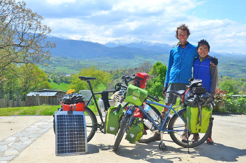 Cycling for Syria: Unter diesem Motte starteten Niclas Gerhards (li.) und Sven Wang zu einer Radtour quer durch Europa. Sie bekamen dadurch 20.000 Euro zusammen, die sie der Organisation „Ärzte der Welt“ spendeten.
