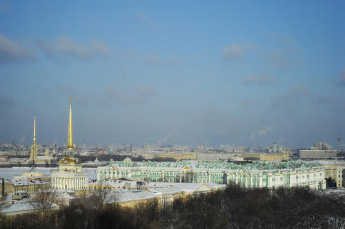 Einer der Partner der Freien Universität ist die Staatliche Universität in St. Petersburg. Abgebildet ist ein Blick von der Isaakskathedrale über St. Petersburg.