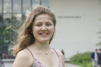 Fast 900 Erasmus-Studierende kommen jährlich an die Freie Universität, so wie die Politikstudentin Louise Saby aus Paris.