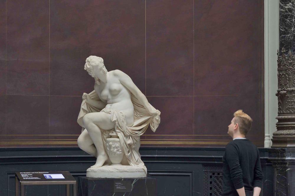 Der Schöneberger Künstler Reinhold Begas schuf die Skulptur der schönen Susanna.