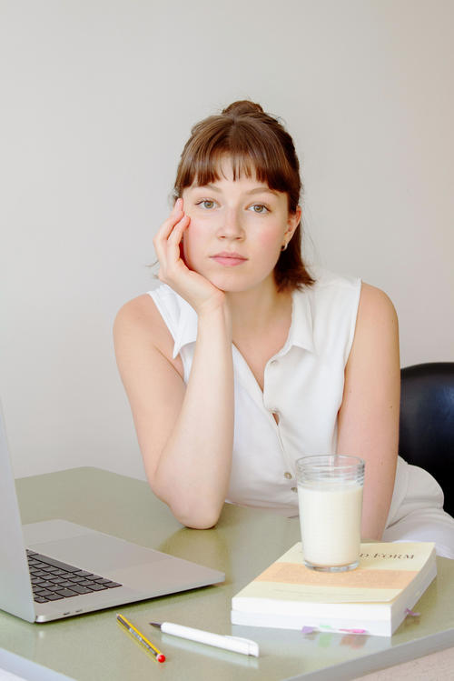 Hafermilch statt Kuhmilch: Lea Schmitt gründete zusammen mit Kommilitoninnen das Projekt „Why (no) milk?“