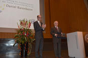 Mit der Verleihung des Freiheitspreises würdigte die Hochschule das Engagement Daniel Barenboims für einen Dialog im Nahen Osten (links neben dem Preisträger: Prof. Dr. Peter-André Alt).