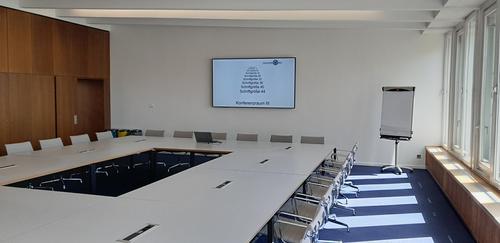 Konferenzraum-III-Tuer