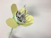 Impression vom Workshop "Die Wunderwelt der Pflanzen - Blumen gebaut aus Altpapier und Pappbechern"