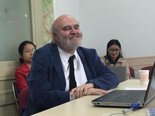Prof. Dr. Hans-Richard Brittnacher von der FUB unterrichtet am ZDS Peking (Frühjahr 2016).
